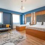 Royal Nest Hotel *