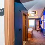 Royal Nest Hotel *